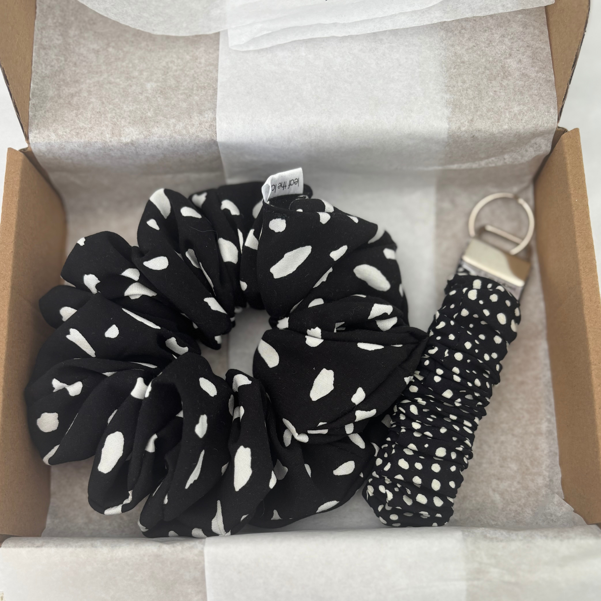 Scrunchie/Wristlet Set (Black Leopard Print)